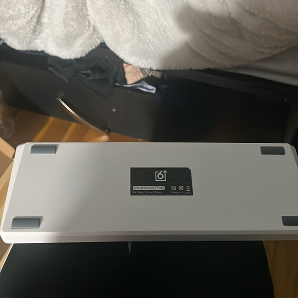 GL61 Series RGB USB/Bluetooth 2 mode keyboard, slightly used but like brand new - Picture 5 of 7